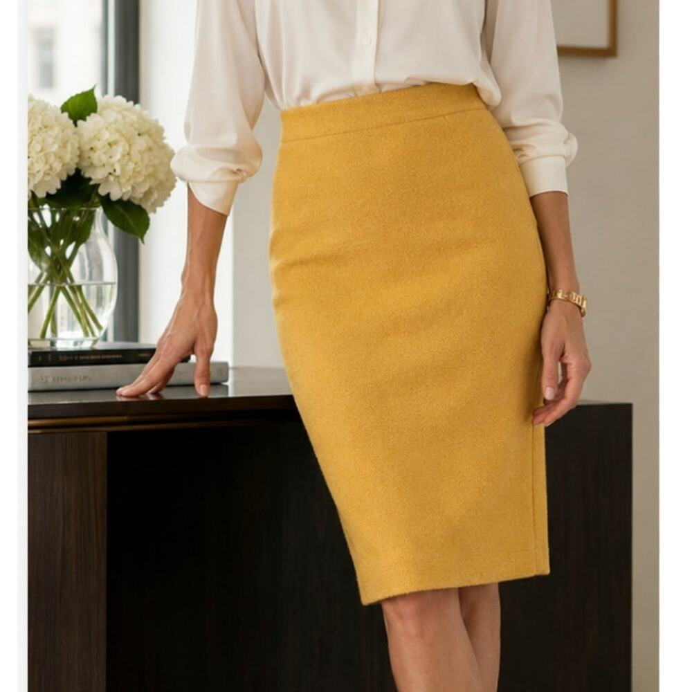 St. John Collection Santana Knit Pencil Skirt Gold Mustard Pull On Sz 2 USA Y2K